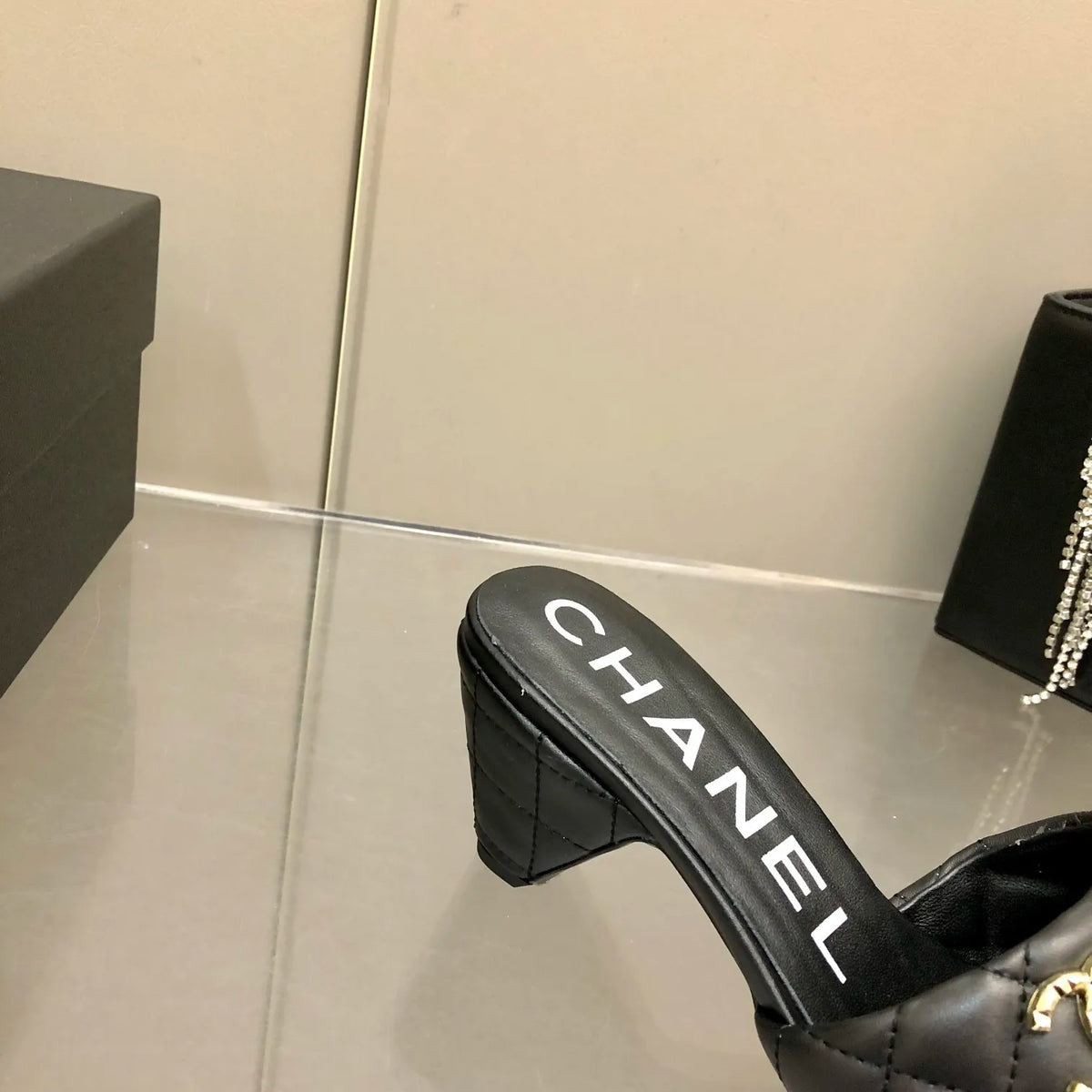 Black Mules U939
