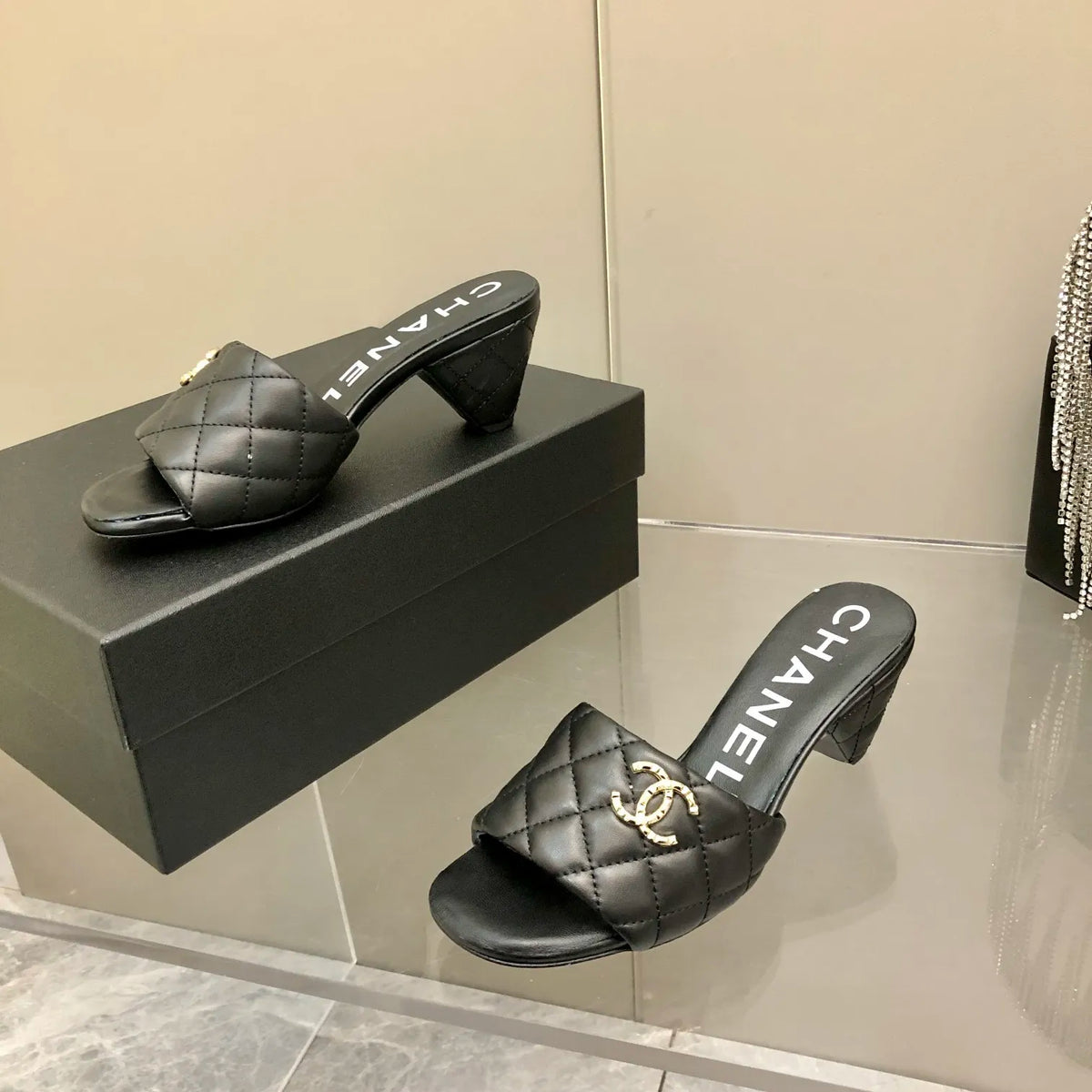 Black Mules U939