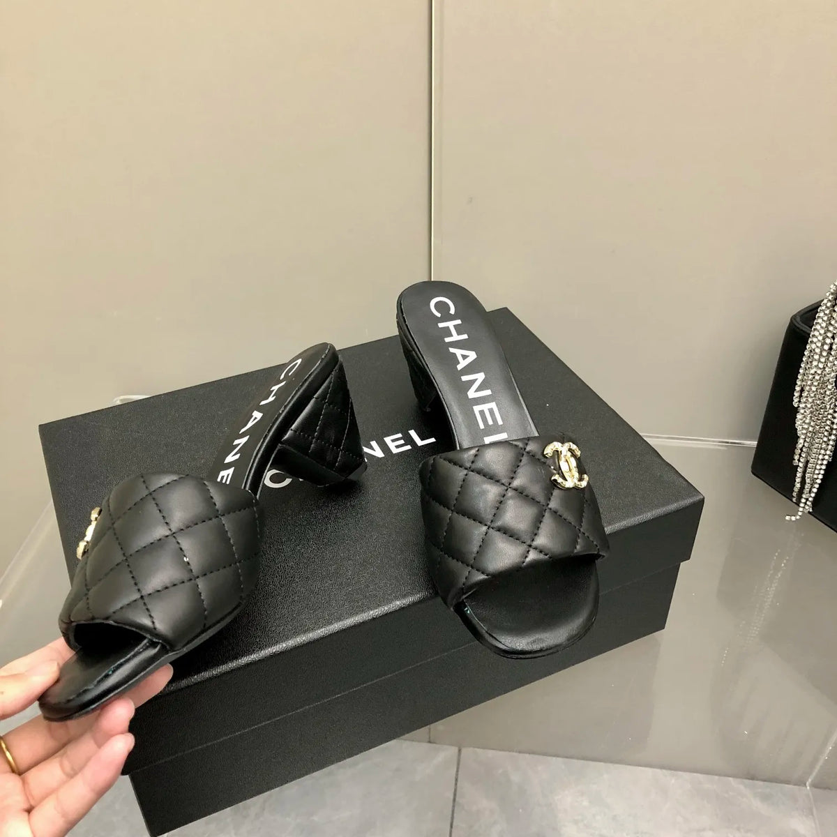 Black Mules U939