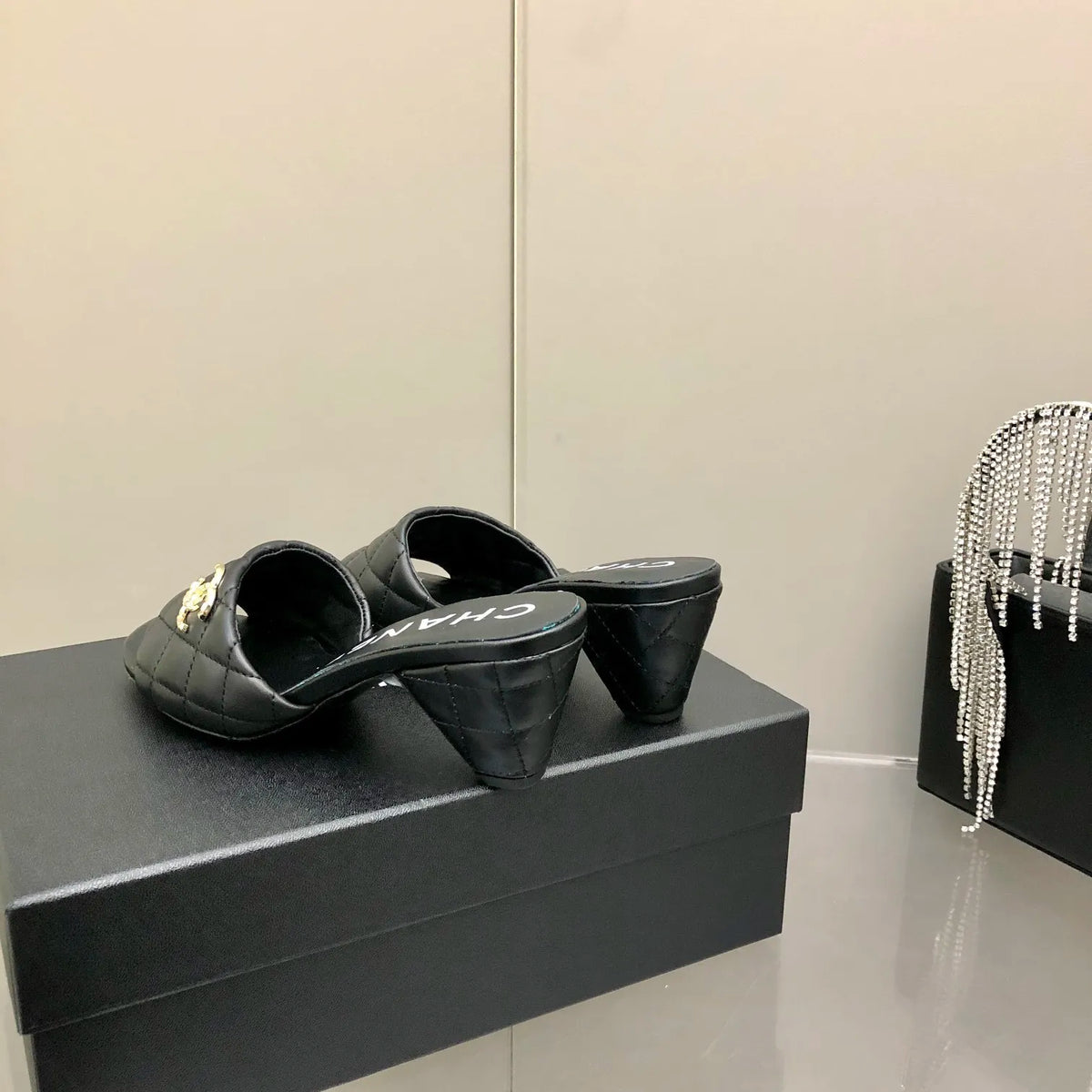 Black Mules U939